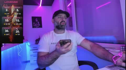 Snapshot of magabear chatting on 22, 11, 2025 Magabear online show from 22, 11, 2025