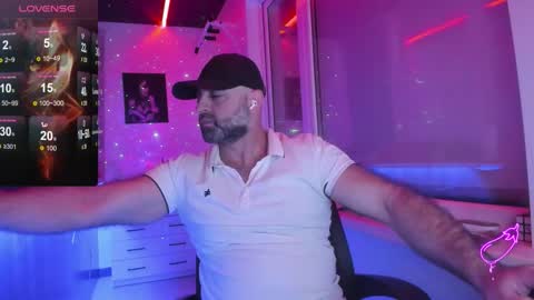 Snapshot of magabear chatting on 5, 12, 2025 Magabear online show from 5, 12, 2025