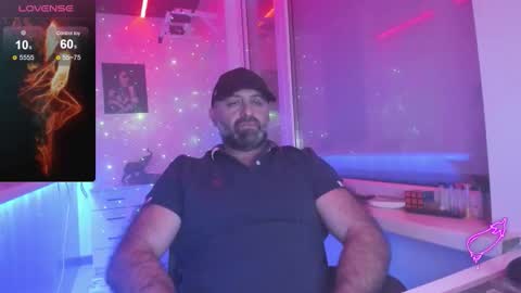 Snapshot of magabear chatting on 14, 12, 2025 Magabear online show from 14, 12, 2025