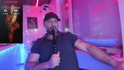 Snapshot of magabear chatting on 15, 12, 2025 Magabear online show from 15, 12, 2025