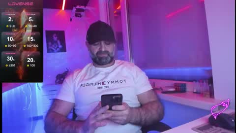 Snapshot of magabear chatting on 18, 12, 2025 Magabear online show from 18, 12, 2025