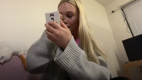 Snapshot of magdaleithiser chatting on 23, 4, 2026 Molly online show from 23, 4, 2026