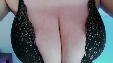 Maggie   online show from 2, 2, 2025