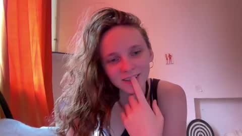 Snapshot of magic_mini_moon chatting on 18, 9, 2025 Mikky or Moon online show from 18, 9, 2025