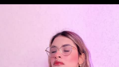 Snapshot of magic_rouse chatting on 27, 4, 2026 M Rss online show from 27, 4, 2026