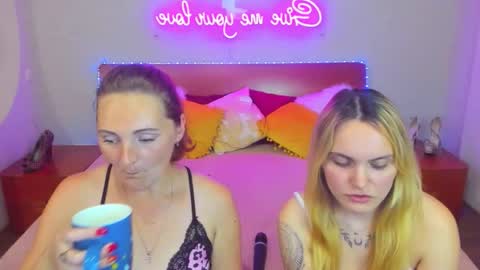 Snapshot of magiceyess chatting on 11, 9, 2025 Lili and Bella online show from 11, 9, 2025
