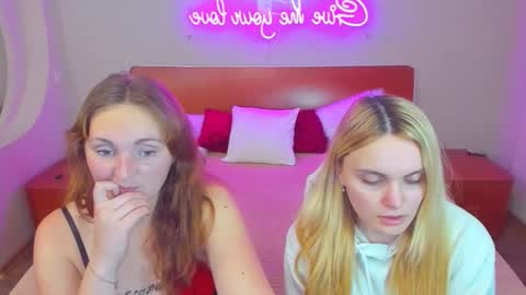 Snapshot of magiceyess chatting on 15, 12, 2025 Lili and Bella online show from 15, 12, 2025