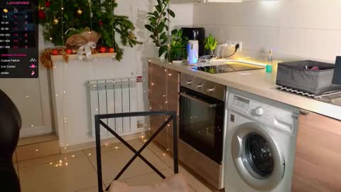 Snapshot of magiclovexo chatting on 23, 12, 2025 MagicLove online show from 23, 12, 2025