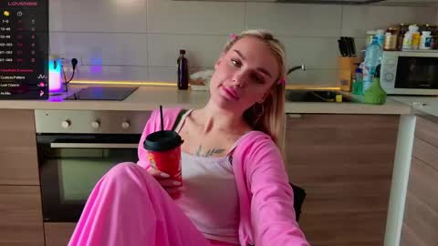 Snapshot of magiclovexo chatting on 15, 4, 2026 MagicLove online show from 15, 4, 2026