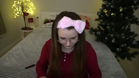 Snapshot of magicpeachhs chatting on 9, 12, 2024 Emily online show from 9, 12, 2024