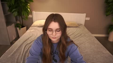 Snapshot of magicpeachhs chatting on 12, 12, 2024 Emily online show from 12, 12, 2024