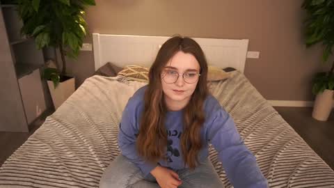 Snapshot of magicpeachhs chatting on 12, 12, 2024 Emily online show from 12, 12, 2024