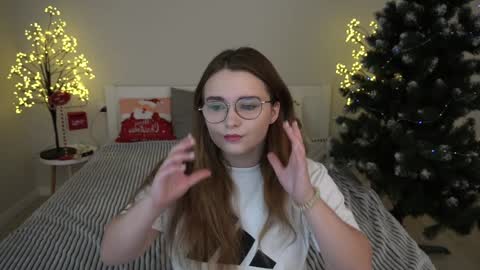 Snapshot of magicpeachhs chatting on 13, 12, 2024 Emily online show from 13, 12, 2024
