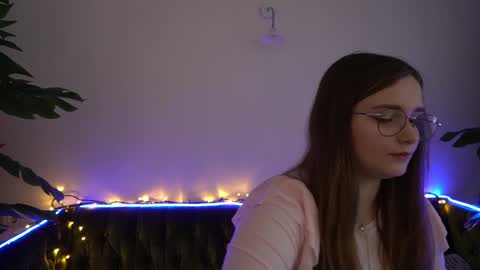 Snapshot of magicpeachhs chatting on 16, 12, 2024 Emily online show from 16, 12, 2024