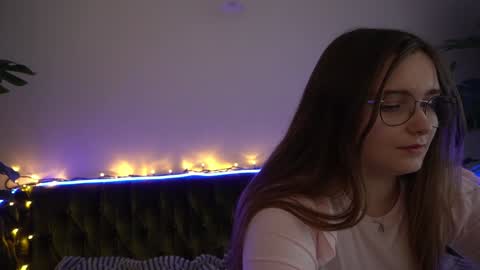 Snapshot of magicpeachhs chatting on 16, 12, 2024 Emily online show from 16, 12, 2024