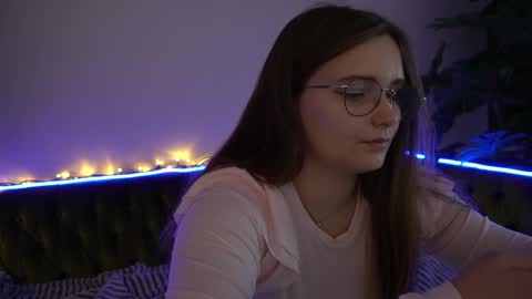 Snapshot of magicpeachhs chatting on 16, 12, 2024 Emily online show from 16, 12, 2024