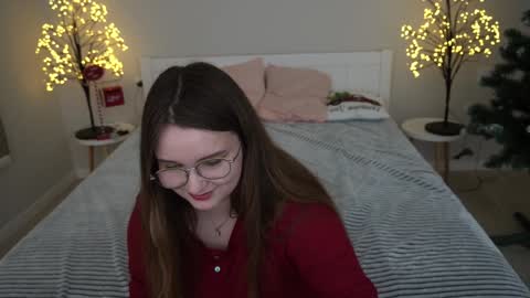Snapshot of magicpeachhs chatting on 17, 12, 2024 Emily online show from 17, 12, 2024