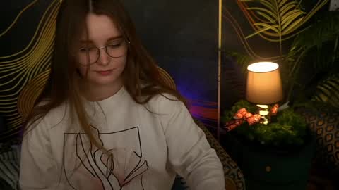 Snapshot of magicpeachhs chatting on 19, 12, 2024 Emily online show from 19, 12, 2024