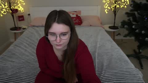 Snapshot of magicpeachhs chatting on 20, 12, 2024 Emily online show from 20, 12, 2024