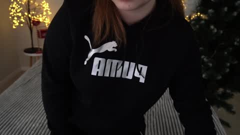 Snapshot of magicpeachhs chatting on 2, 1, 2025 Emily online show from 2, 1, 2025