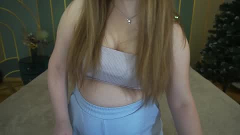 Snapshot of magicpeachhs chatting on 3, 1, 2025 Emily online show from 3, 1, 2025