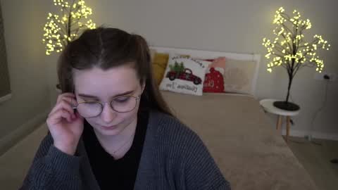Snapshot of magicpeachhs chatting on 6, 1, 2025 Emily online show from 6, 1, 2025