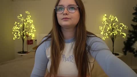 Snapshot of magicpeachhs chatting on 16, 1, 2025 Emily online show from 16, 1, 2025