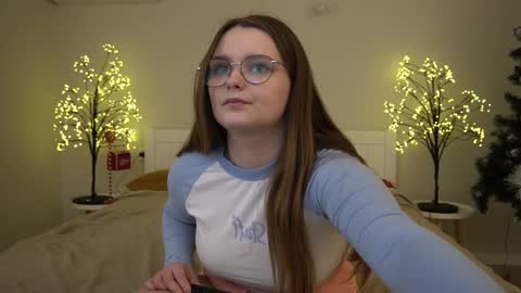 Snapshot of magicpeachhs chatting on 16, 1, 2025 Emily online show from 16, 1, 2025