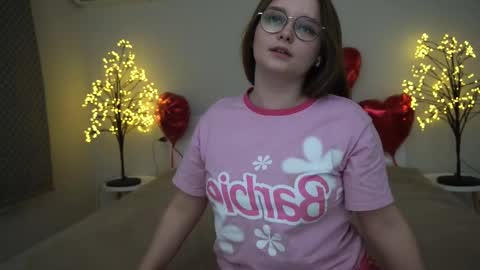Snapshot of magicpeachhs chatting on 28, 2, 2025 Emily online show from 28, 2, 2025