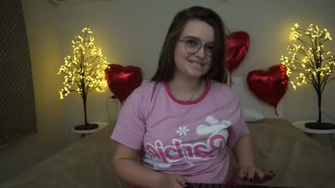 Snapshot of magicpeachhs chatting on 28, 2, 2025 Emily online show from 28, 2, 2025