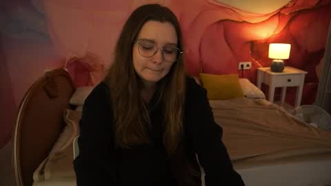 Snapshot of magicpeachhs chatting on 30, 9, 2025 Emily online show from 30, 9, 2025