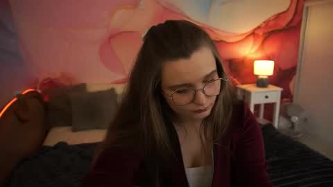 Snapshot of magicpeachhs chatting on 8, 10, 2025 Emily online show from 8, 10, 2025