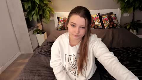 Snapshot of magicpeachhs chatting on 9, 10, 2025 Emily online show from 9, 10, 2025