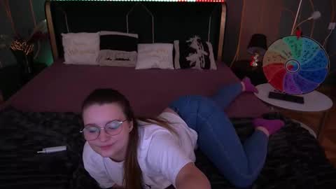 Snapshot of magicpeachhs chatting on 10, 10, 2025 Emily online show from 10, 10, 2025