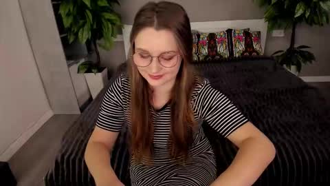 Snapshot of magicpeachhs chatting on 15, 10, 2025 Emily online show from 15, 10, 2025