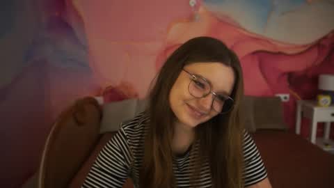 Snapshot of magicpeachhs chatting on 16, 10, 2025 Emily online show from 16, 10, 2025