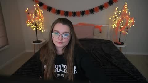Snapshot of magicpeachhs chatting on 20, 10, 2025 Emily online show from 20, 10, 2025