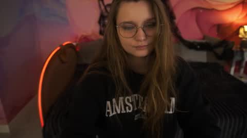 Snapshot of magicpeachhs chatting on 21, 10, 2025 Emily online show from 21, 10, 2025