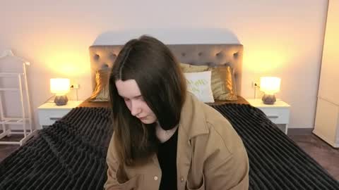 Snapshot of magicpeachhs chatting on 6, 4, 2026 Emily online show from 6, 4, 2026