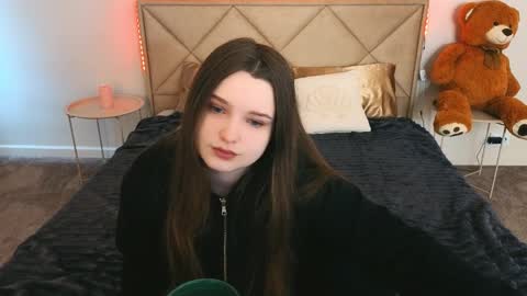 Snapshot of magicpeachhs chatting on 8, 4, 2026 Emily online show from 8, 4, 2026