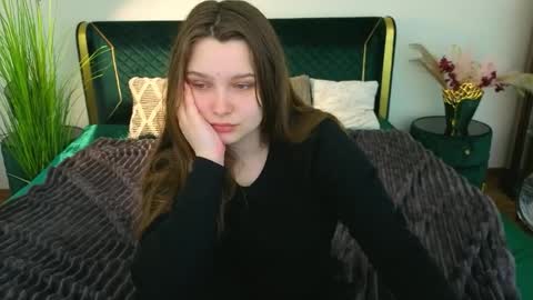Snapshot of magicpeachhs chatting on 9, 4, 2026 Emily online show from 9, 4, 2026