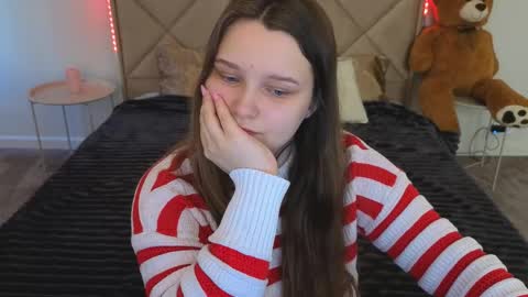 Snapshot of magicpeachhs chatting on 13, 4, 2026 Emily online show from 13, 4, 2026