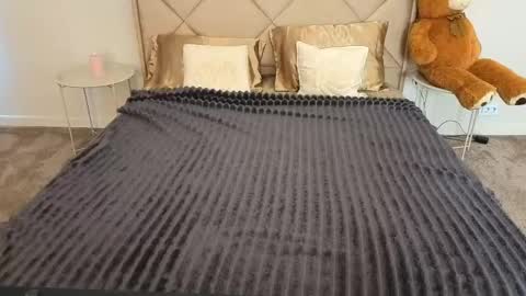 Snapshot of magicpeachhs chatting on 18, 4, 2026 Emily online show from 18, 4, 2026