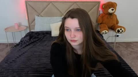 Snapshot of magicpeachhs chatting on 23, 4, 2026 Emily online show from 23, 4, 2026