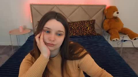 Snapshot of magicpeachhs chatting on 27, 4, 2026 Emily online show from 27, 4, 2026