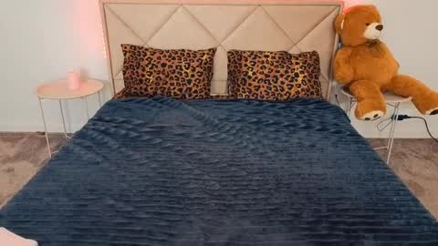 Snapshot of magicpeachhs chatting on 28, 4, 2026 Emily online show from 28, 4, 2026