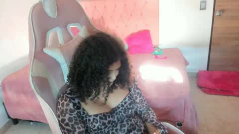 Snapshot of mahia_frizzy chatting on 7, 10, 2025 mahia_frizzy online show from 7, 10, 2025