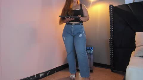 Snapshot of mahiasmith13 chatting on 17, 12, 2025 MAHIA online show from 17, 12, 2025