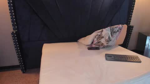 Snapshot of mahiasmith13 chatting on 18, 12, 2025 MAHIA online show from 18, 12, 2025