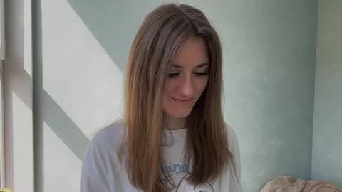 Snapshot of maiabarthe chatting on 4, 4, 2026 M I A online show from 4, 4, 2026